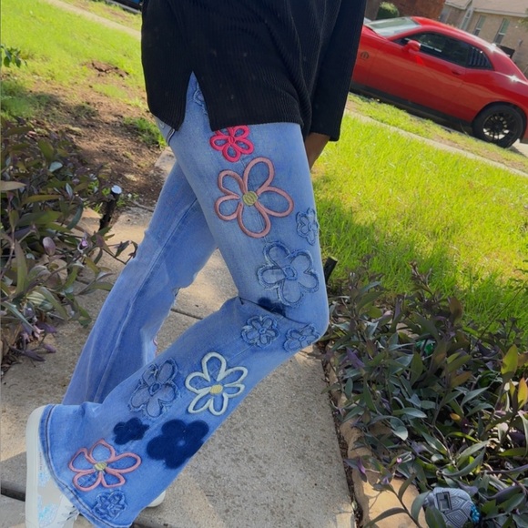 Oli & Hali Light Blue Jeans with Pink and Blue Floral Embroidery - Picture 4 of 8